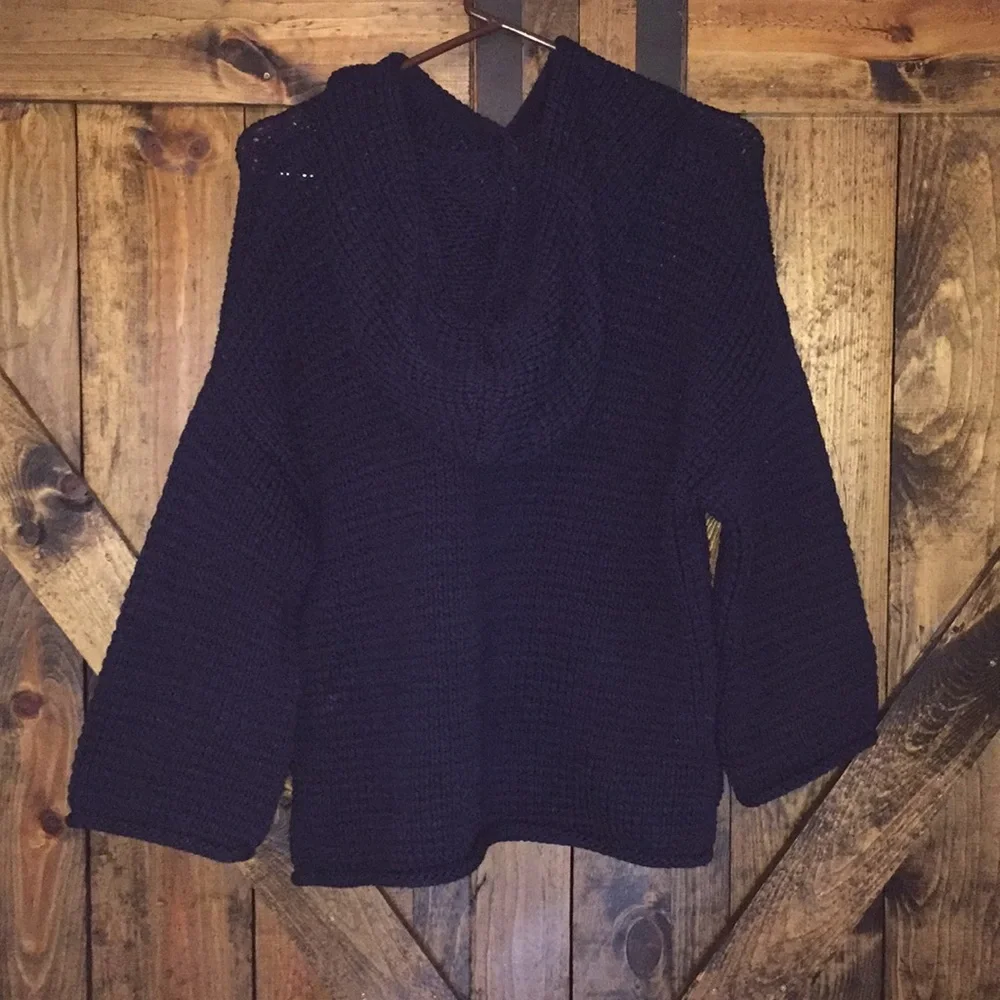 Lou & Grey Navy Knit hoodie size XS runs big!